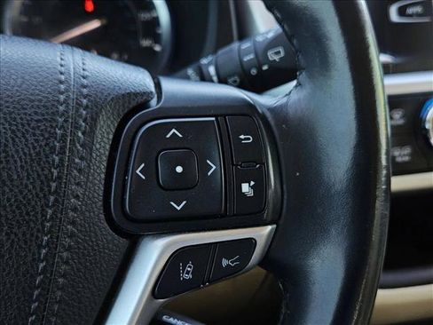 Used 2019 Toyota Highlander XLE image 13