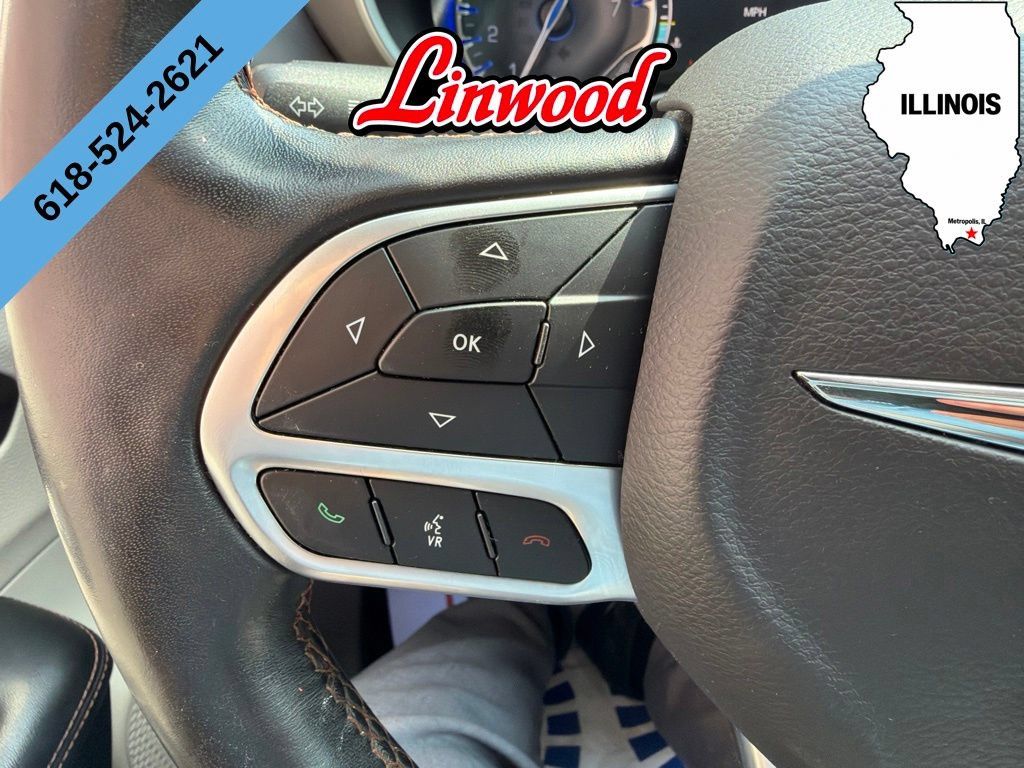 Used 2020 Chrysler Pacifica Touring-L Plus w/ Advanced Safetytec Group FWD image 20