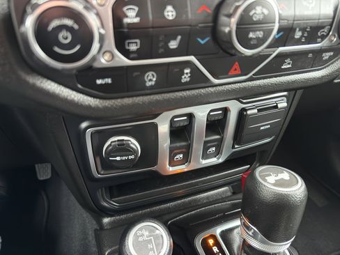 Used 2024 Jeep Wrangler Sport image 19