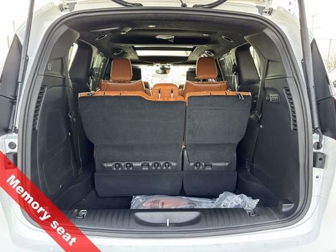 New 2026 Chrysler Pacifica Pinnacle w/ Trailer Tow Group image 42
