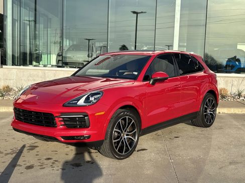 Used 2021 Porsche Cayenne image 2
