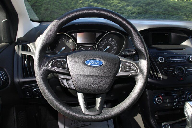 Used 2016 Ford Focus SE FWD image 18