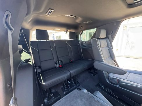 Used 2024 Cadillac Escalade Premium Luxury AWD/4WD image 21