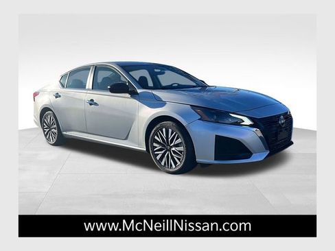 Used 2024 Nissan Altima 2.5 SV image 1