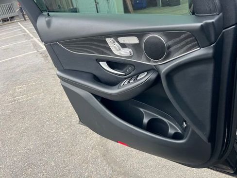Used 2018 Mercedes-Benz GLC 300 4MATIC image 15