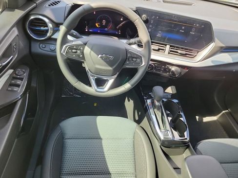 New 2026 Chevrolet Trax LT w/ Midnight Edition FWD image 6