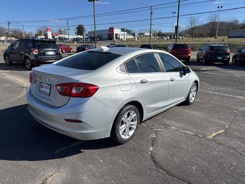 Used 2019 Chevrolet Cruze LT w/ LT Fleet Convenience Package image 8