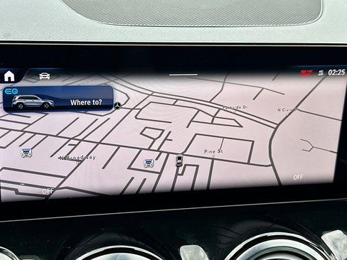 Used 2025 Mercedes-Benz EQB 250+ image 25