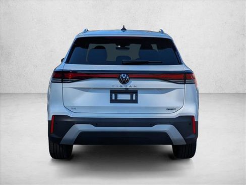 New 2026 Volkswagen Tiguan SE image 8