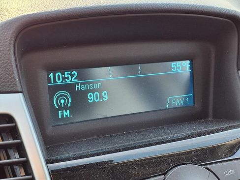 Used 2014 Chevrolet Cruze LT image 20