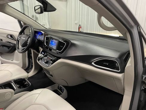 Used 2021 Chrysler Voyager Lxi FWD image 43