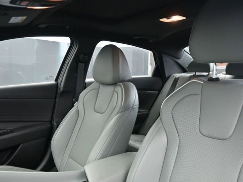 Used 2025 Hyundai Elantra Limited image 22