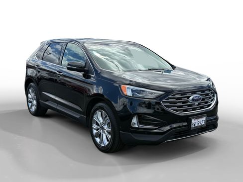 Certified 2020 Ford Edge Titanium w/ Equipment Group 301A FWD image 7