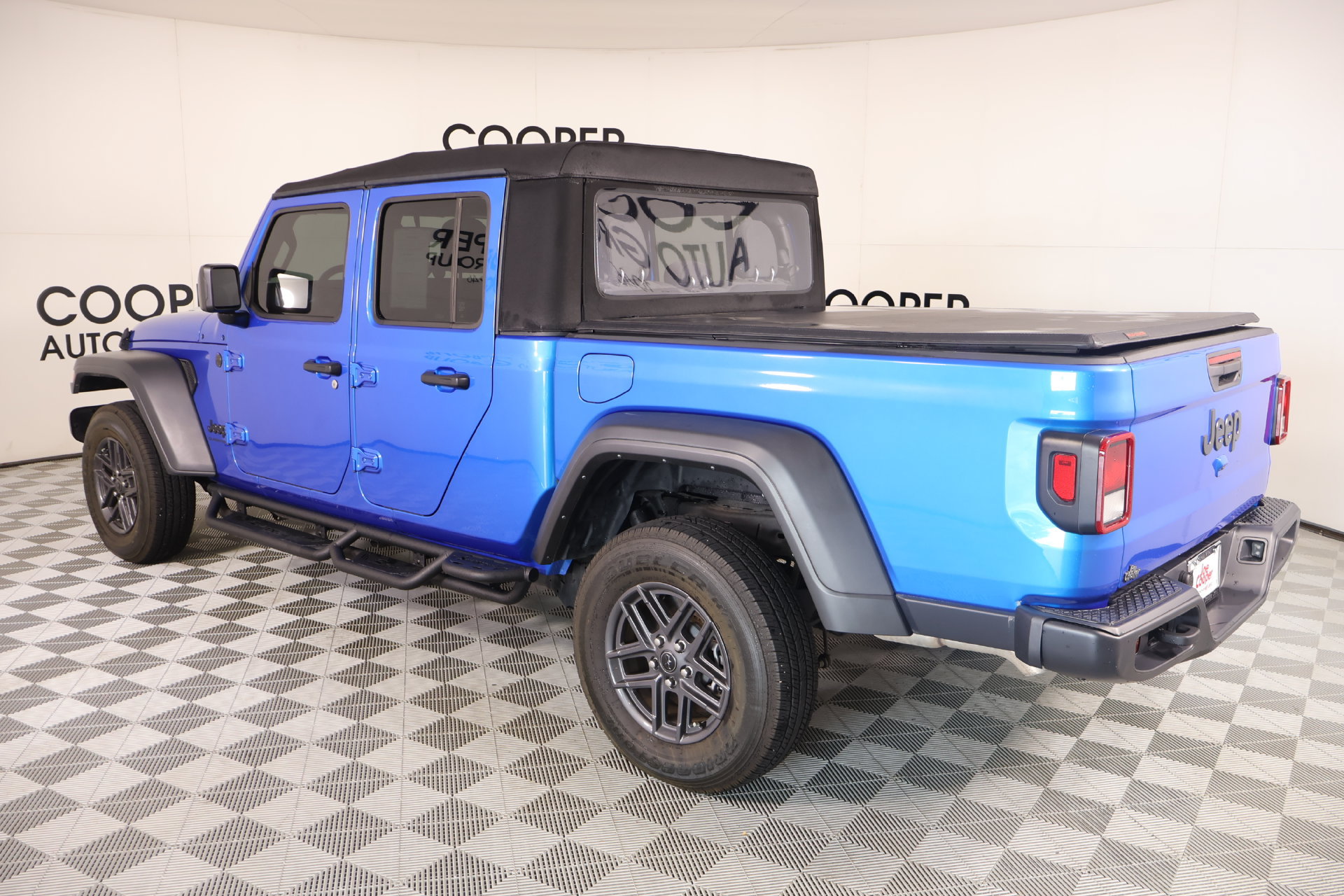 Used 2024 Jeep Gladiator Sport AWD/4WD image 21