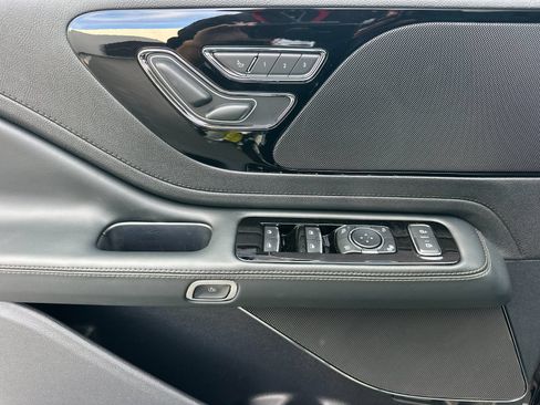 New 2026 Lincoln Aviator AWD image 10