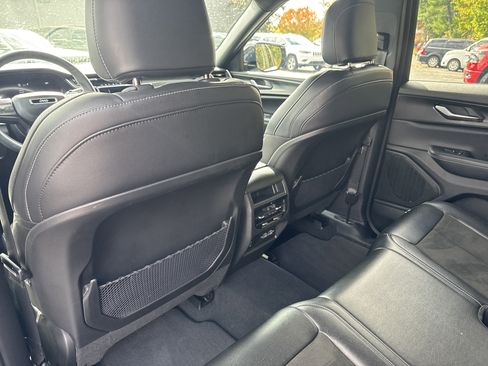 Certified 2023 Jeep Grand Cherokee Altitude image 12