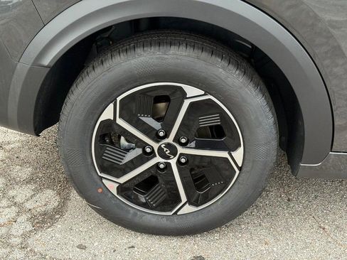 New 2026 Kia Niro EX image 4