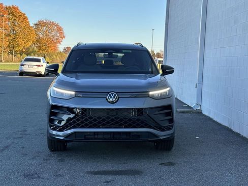 New 2026 Volkswagen Tiguan SE R-Line image 9