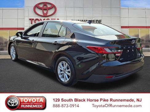 Used 2025 Toyota Camry LE FWD image 5