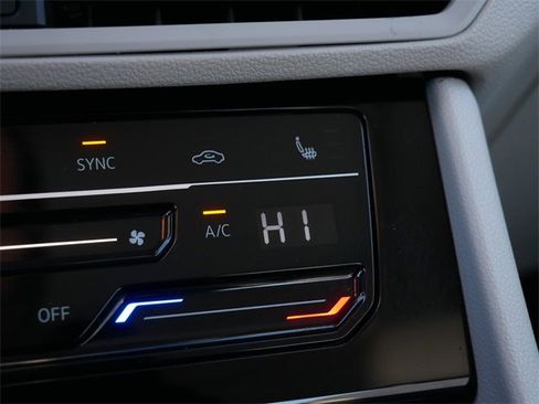 Certified 2025 Volkswagen Jetta SE image 33