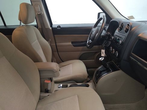 Used 2015 Jeep Patriot Latitude AWD/4WD image 21