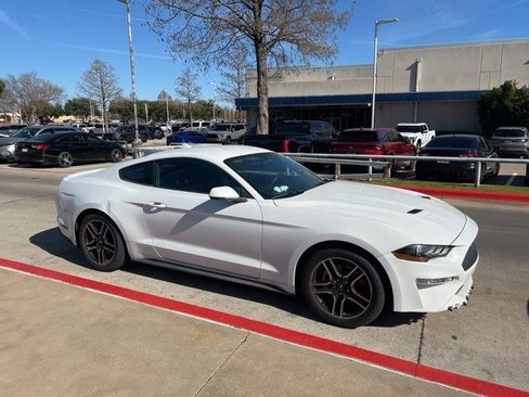 Used 2020 Ford Mustang Premium image 4