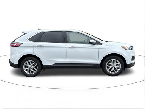 Used 2023 Ford Edge SEL image 2