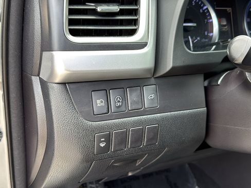 Used 2018 Toyota Highlander XLE AWD/4WD image 13