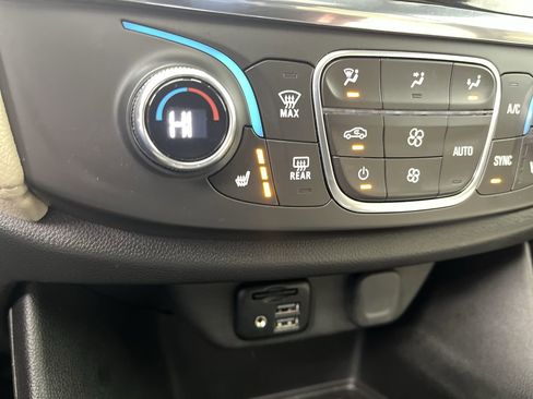 Certified 2023 Chevrolet Traverse LT w/ LT Premium Package image 27