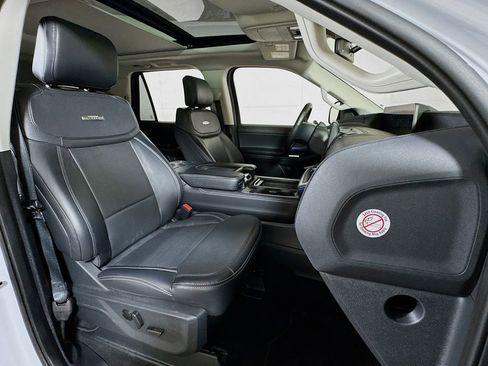 Used 2025 Ford Expedition Platinum AWD/4WD image 29