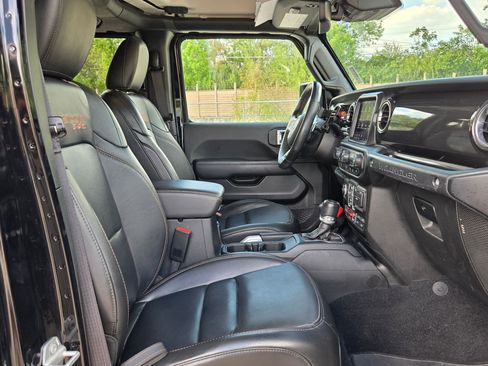 Used 2022 Jeep Wrangler Unlimited Rubicon AWD/4WD image 28
