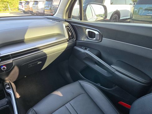 Used 2025 Kia Sorento S w/ Panoramic Sunroof Package FWD image 11