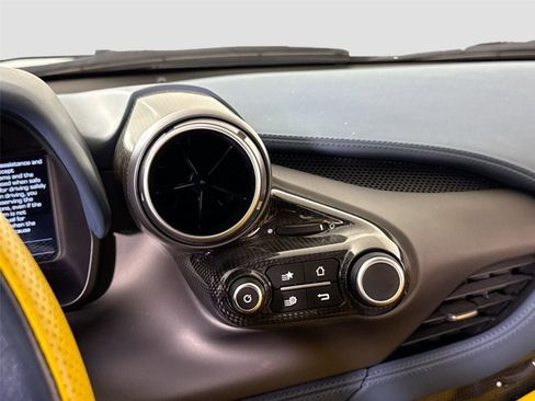 Used 2022 Ferrari F8 Tributo image 20