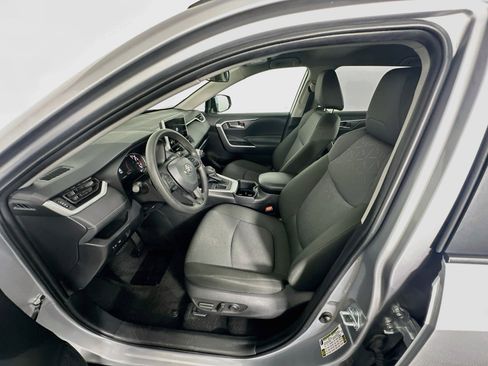 Used 2025 Toyota RAV4 XLE FWD image 13