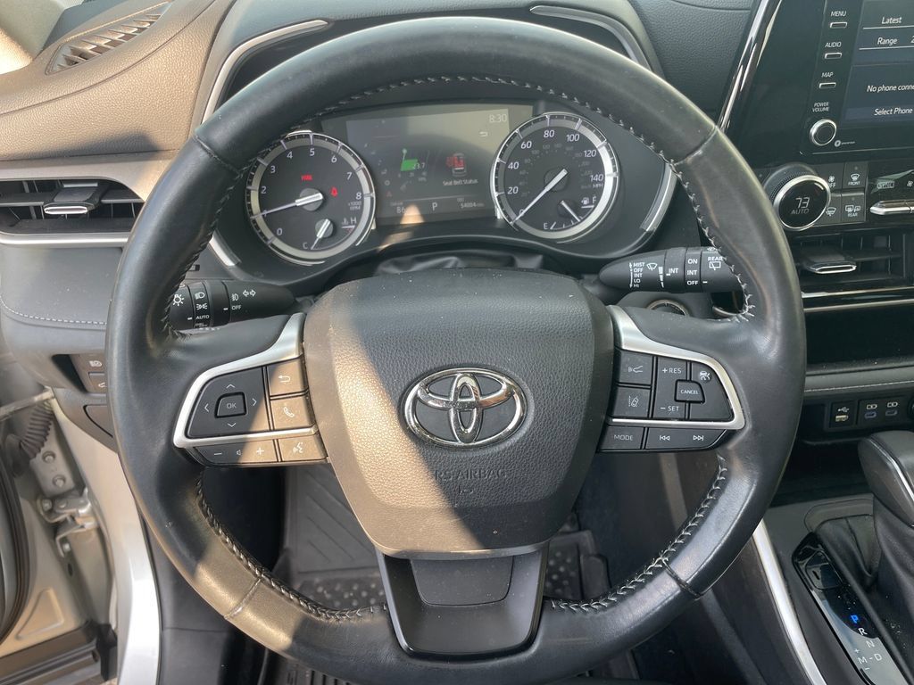 Used 2022 Toyota Highlander XLE AWD/4WD image 12