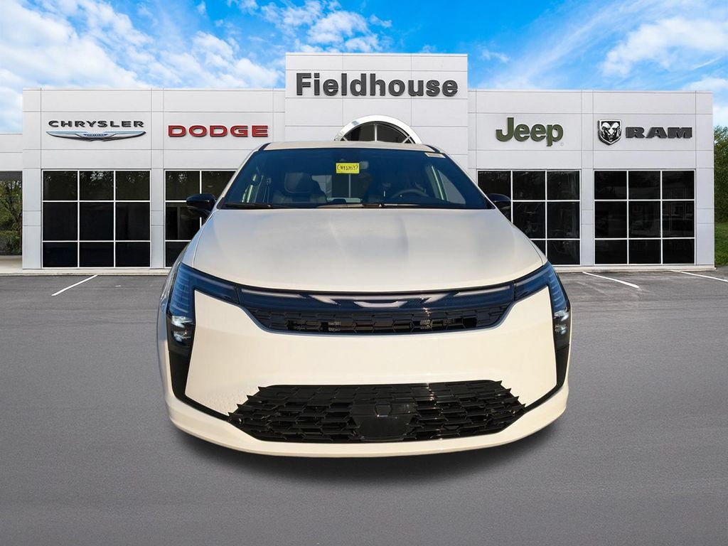 New 2027 Chrysler Pacifica Select AWD/4WD image 2