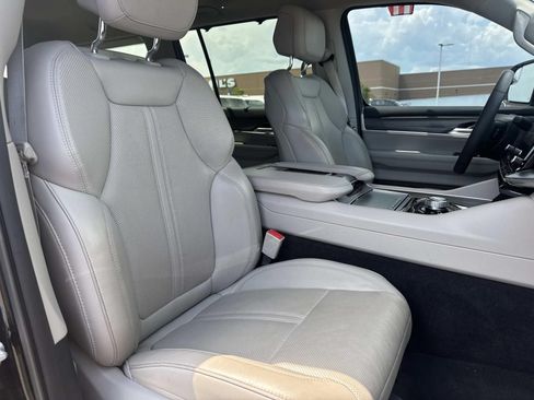 Used 2023 Jeep Wagoneer Series III w/ Convenience Group I RWD image 14