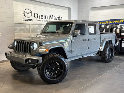Used 2023 Jeep Gladiator Overland AWD/4WD image 1