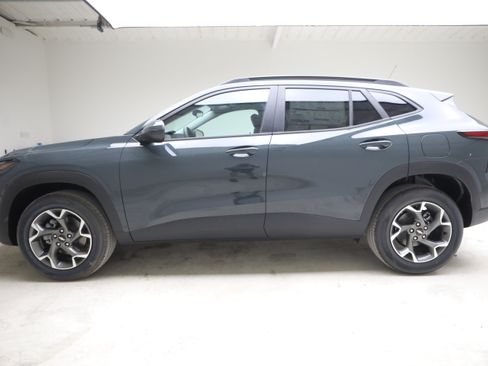 New 2026 Chevrolet Trax LT FWD image 2