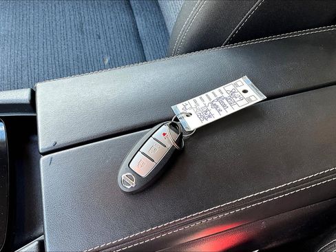 Used 2021 Nissan Rogue S image 31