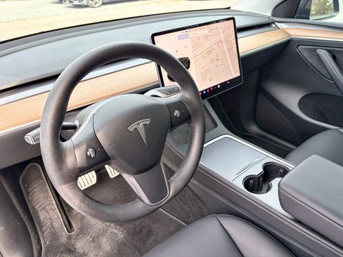 Used 2023 Tesla Model Y Performance image 18