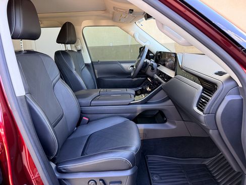 Used 2025 INFINITI QX80 Luxe RWD image 13