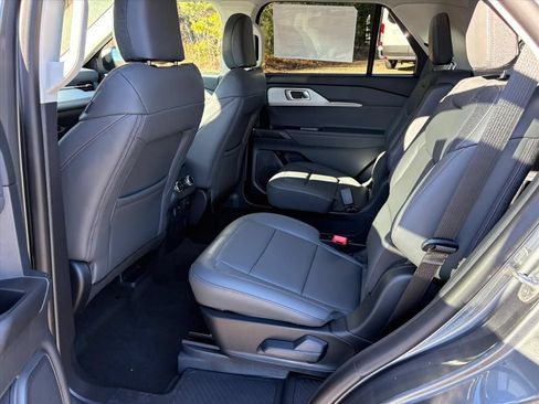 New 2026 Ford Explorer Active w/ Active Comfort Package RWD image 18
