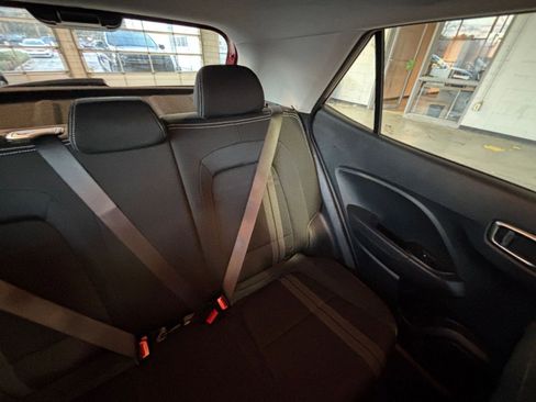 Used 2025 Hyundai Venue SEL image 37