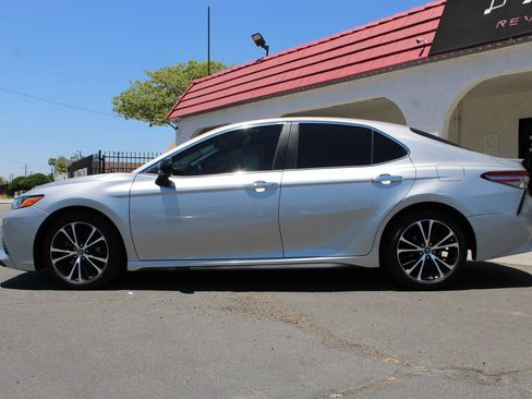 Used 2018 Toyota Camry SE FWD image 41