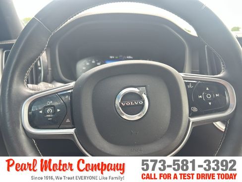 Used 2021 Volvo XC60 T5 R-Design AWD/4WD image 13