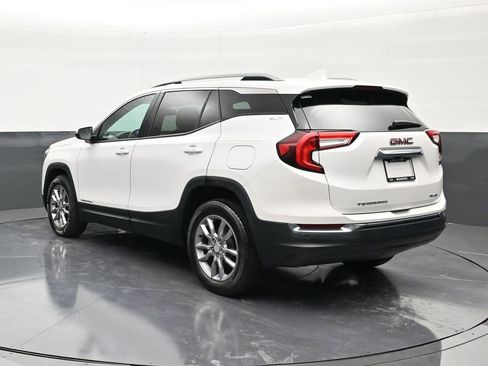 Used 2022 GMC Terrain SLT AWD/4WD image 3