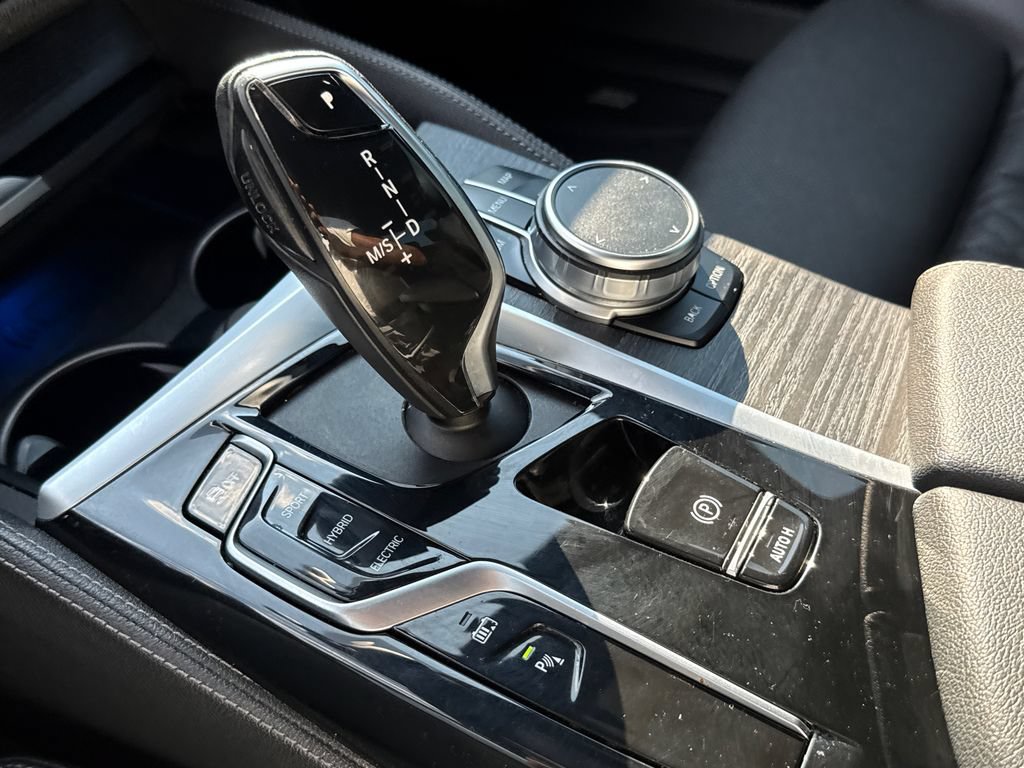 Used 2022 BMW 530e w/ Premium Package RWD image 29
