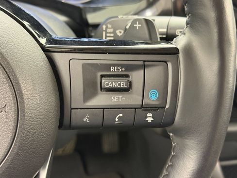 Used 2025 Nissan Pathfinder SL AWD/4WD image 28