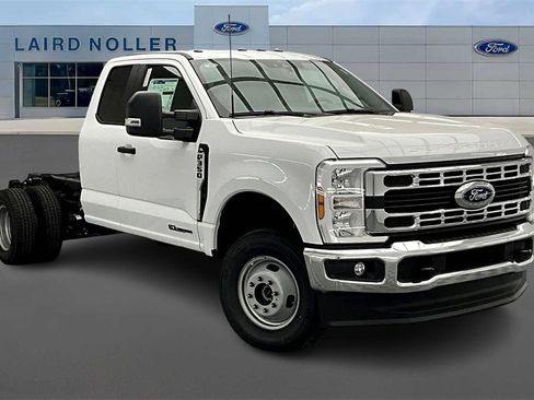 New 2026 Ford F350 XL w/ XL Chrome Package image 2